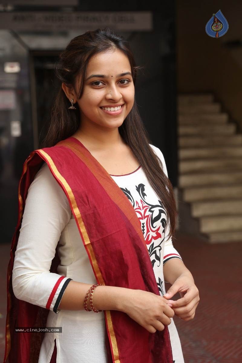 Sri Divya Photos - 9 / 50 photos