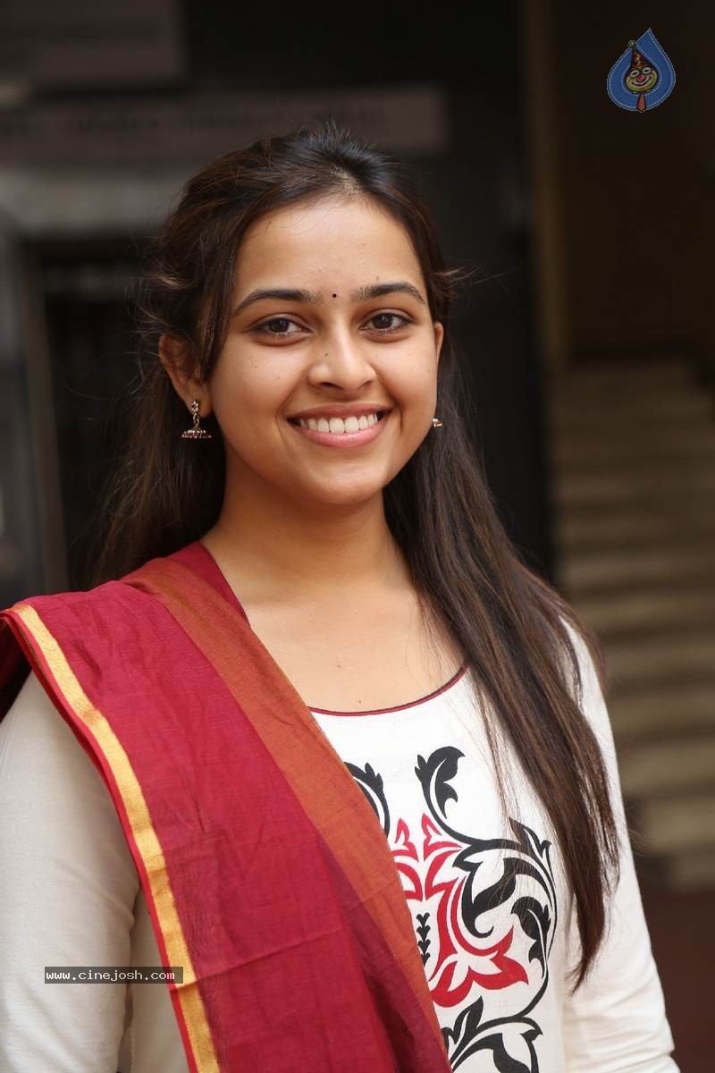 Sri Divya Photos - 11 / 50 photos