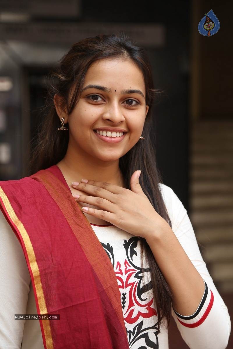 Actress Sri Divya New Photoshoot HD Images | Moviegalleri.net