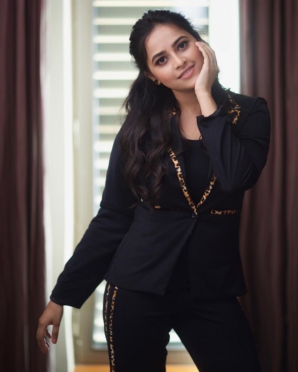 Sri Divya Photos - 5 / 9 photos