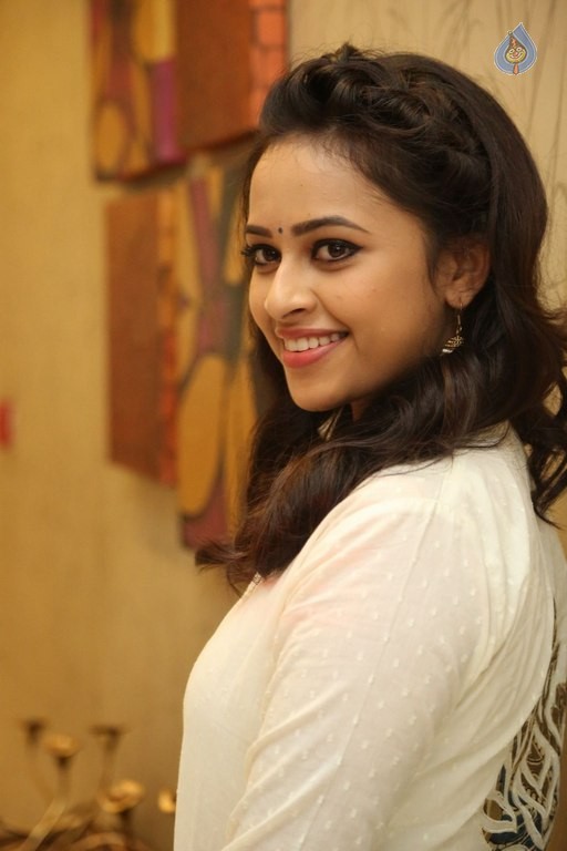 Sri Divya Pics - 20 / 36 photos