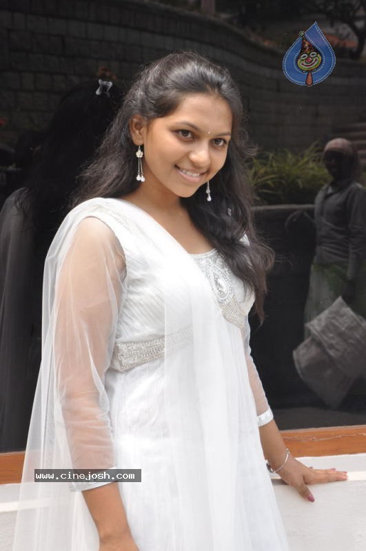 Sri Latest Stills - 13 / 22 photos