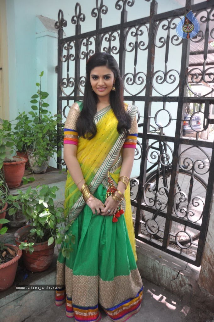 Sri Mukhi Latest Pics - 16 / 40 photos