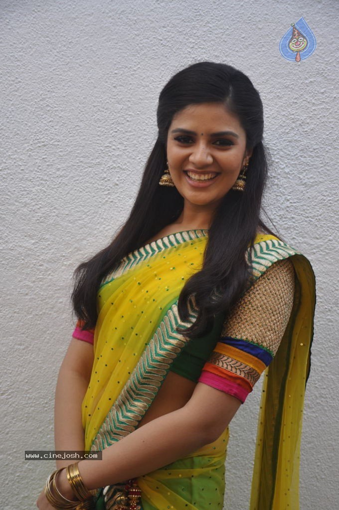 Sri Mukhi Latest Pics - 25 / 40 photos