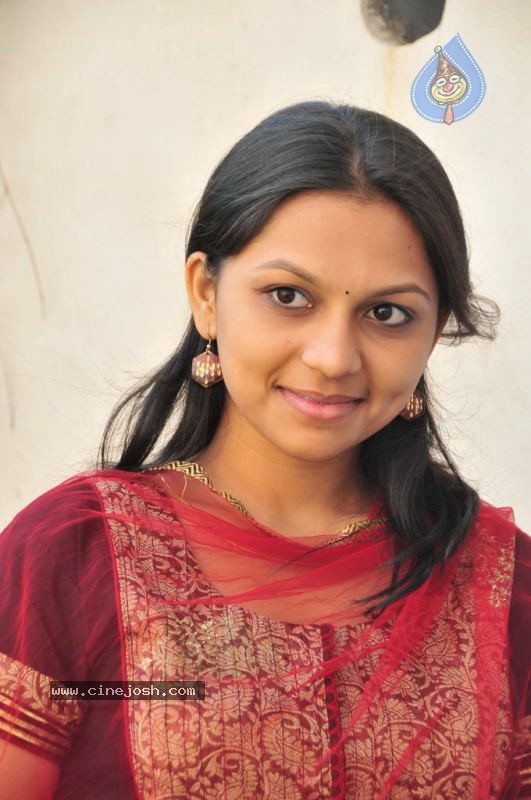 Sri Photo Stills - 11 / 34 photos