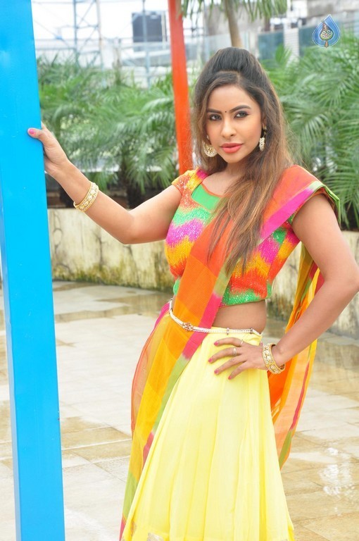 Sri Reddy Latest Photos - 18 / 35 photos