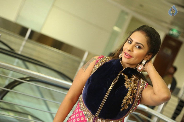 Sri Reddy Mallidi New Photos - 17 / 42 photos