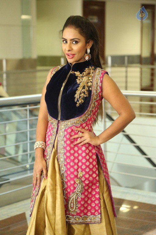 Sri Reddy Mallidi New Photos - 20 / 42 photos