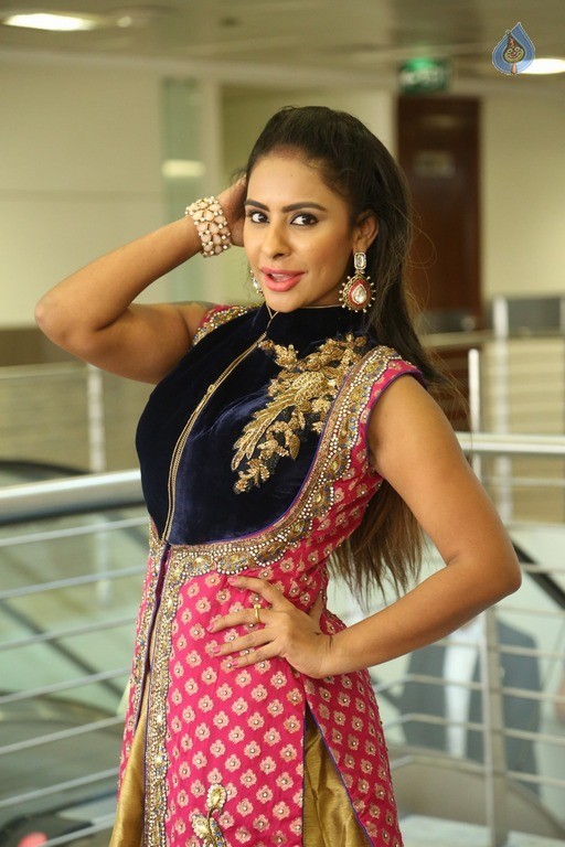 Sri Reddy Mallidi New Photos - 22 / 42 photos