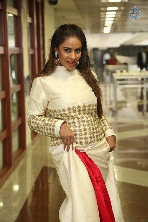 Sri Reddy Mallidi New Photos - 23 / 42 photos