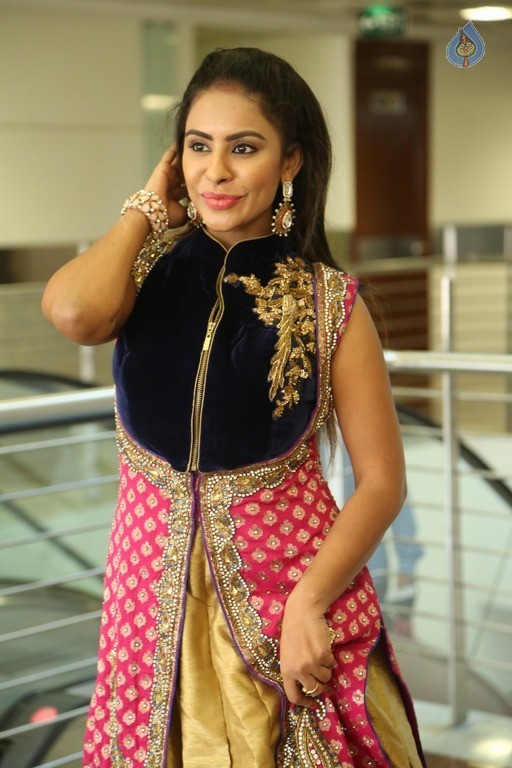 Sri Reddy Mallidi New Photos - 29 / 42 photos