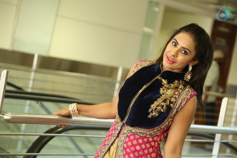 Sri Reddy Mallidi New Photos - 34 / 42 photos