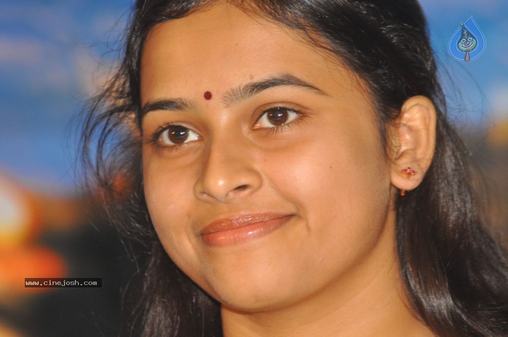 Sri Divya Stills - 23 / 53 photos
