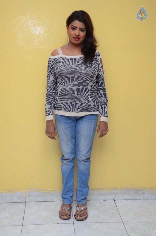 Sridevi New Actress Photos - 21 / 42 photos