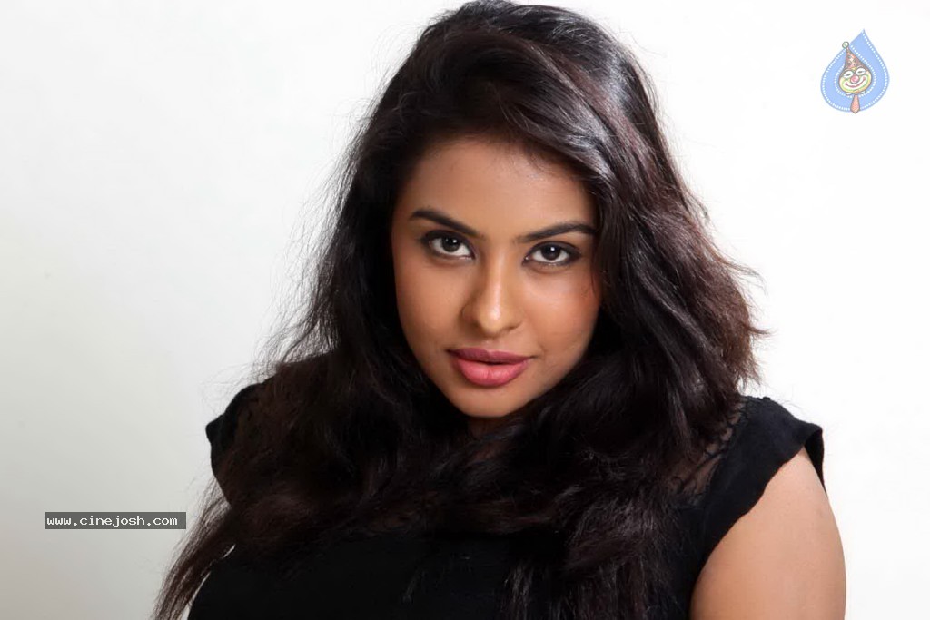 Srilekha New Hot Stills - 27 / 64 photos