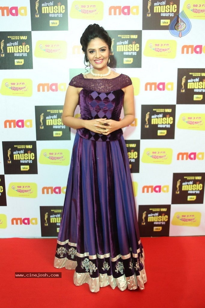 Srimukhi at Mirchi Music Awards - 29 / 34 photos