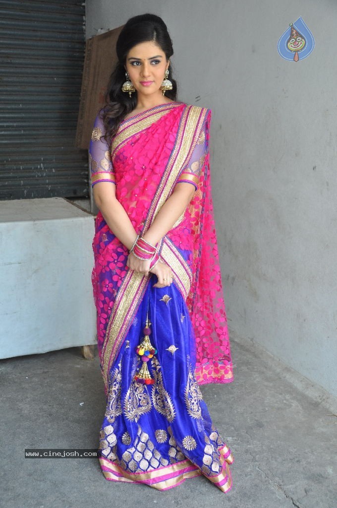 Srimukhi Latest Images - 85 / 86 photos