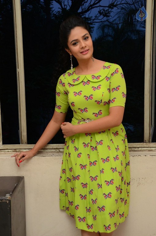 Srimukhi Stills - 17 / 32 photos