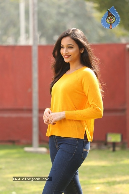 Srinidhi Shetty Photos - 7 / 20 photos