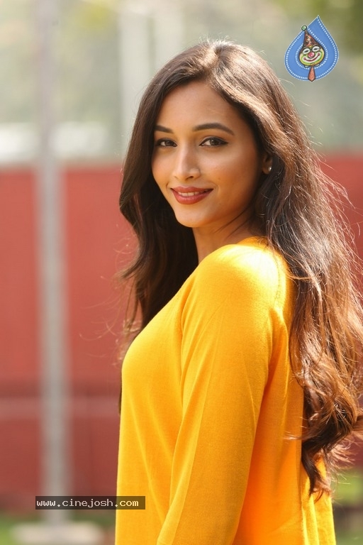 Srinidhi Shetty Photos - 15 / 20 photos