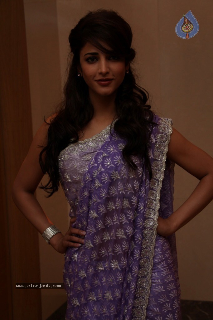 Sruthi Haasan Latest Stills - 43 / 56 photos