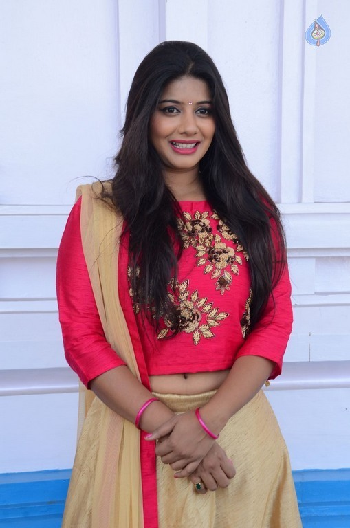 Sruthi New Photos - 13 / 21 photos
