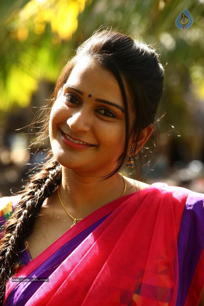 Sruthi Varma Latest Stills - 35 / 52 photos