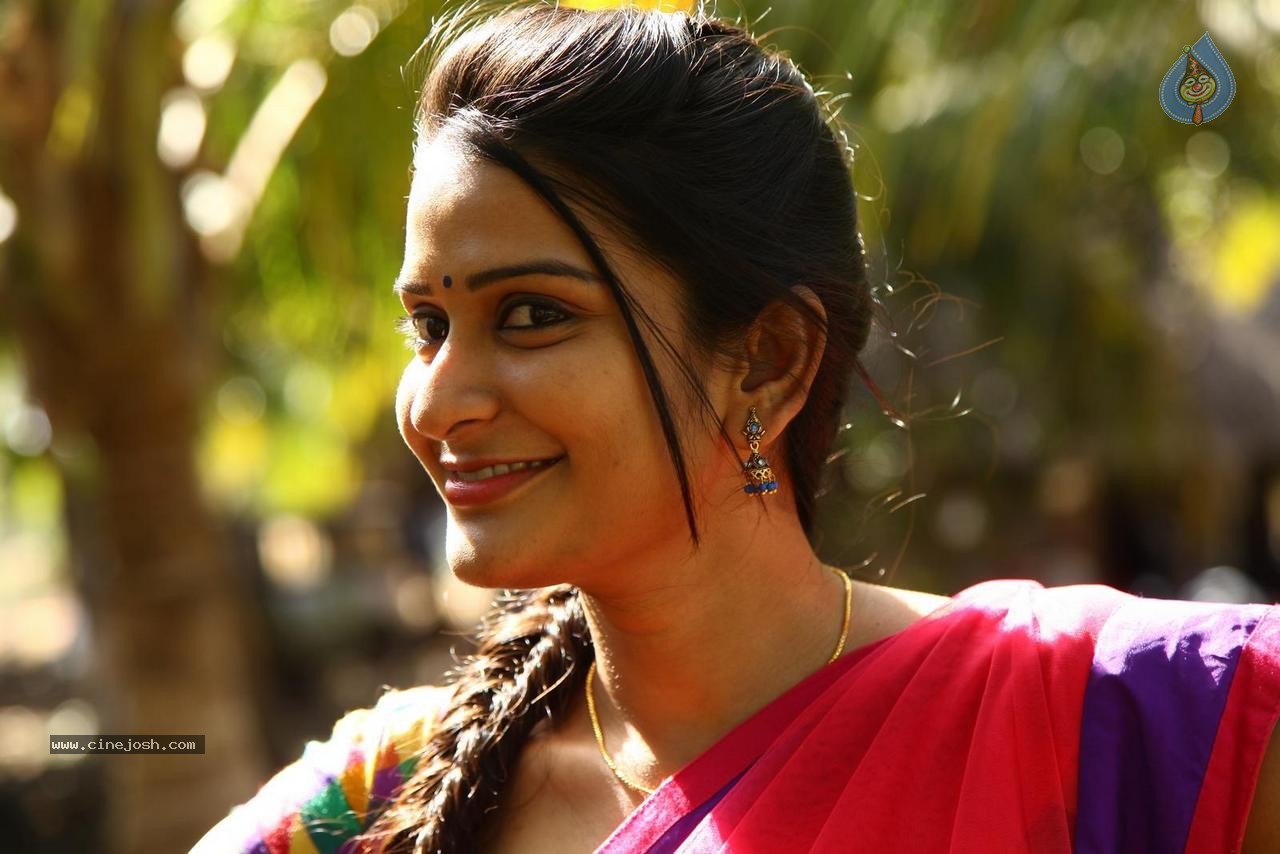 Sruthi Varma Latest Stills - 38 / 52 photos