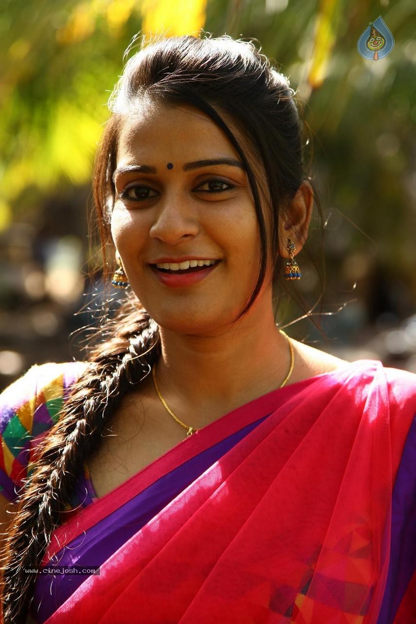Sruthi Varma Latest Stills - 45 / 52 photos