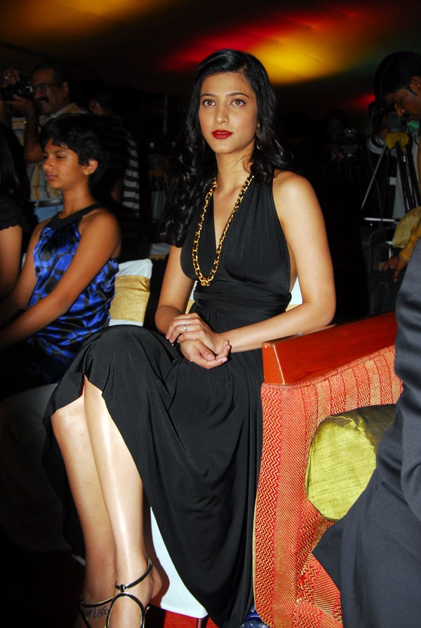 Shruthi Haasan - 24 / 73 photos