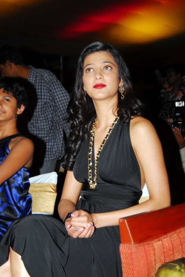Shruthi Haasan - 27 / 73 photos