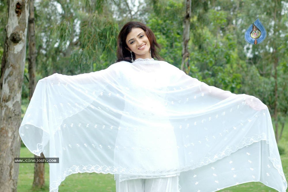 Suhasi In vaade kavali Movie Stills - 30 / 128 photos