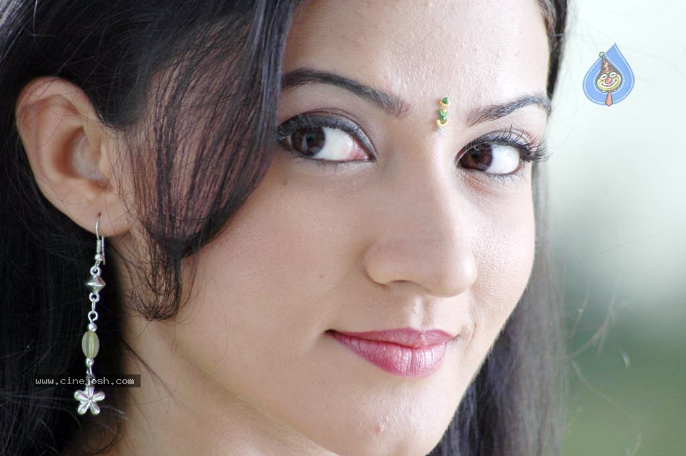 Suhasi In vaade kavali Movie Stills - 34 / 128 photos