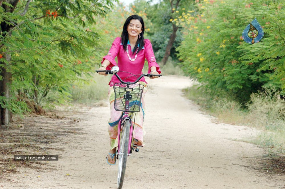 Suhasi In vaade kavali Movie Stills - 35 / 128 photos