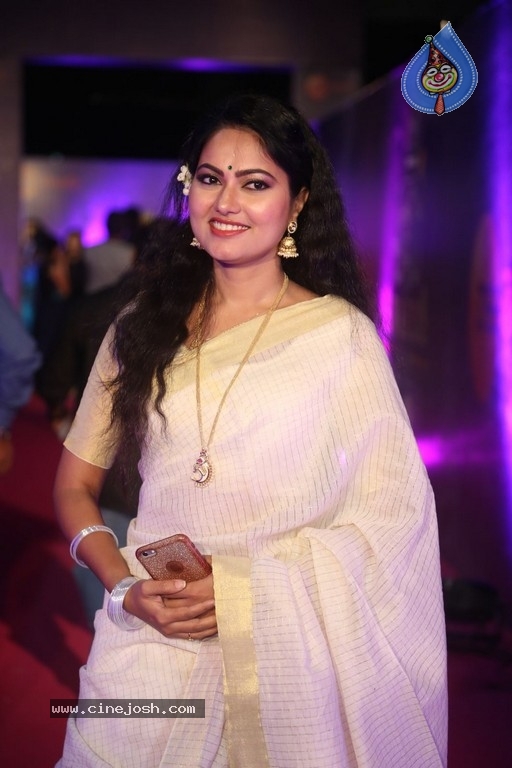 Suhasini At Zee Apsara Awards - 6 / 33 photos
