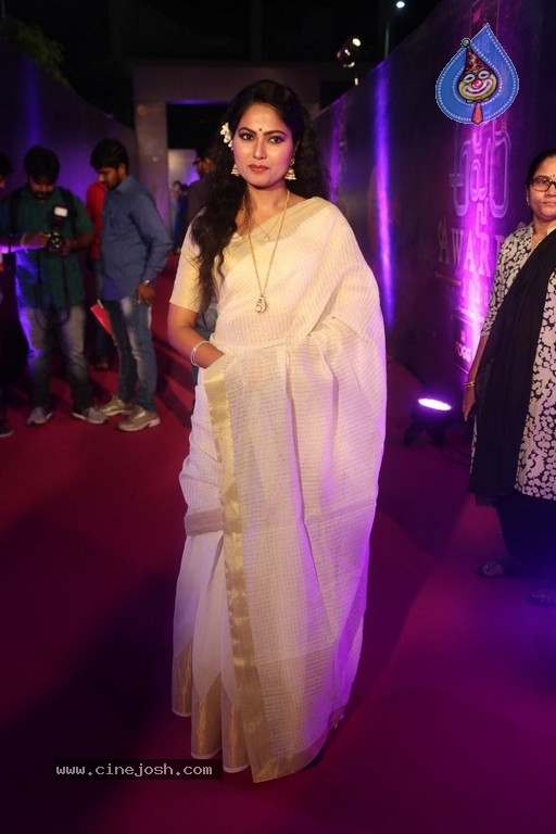 Suhasini At Zee Apsara Awards - 10 / 33 photos