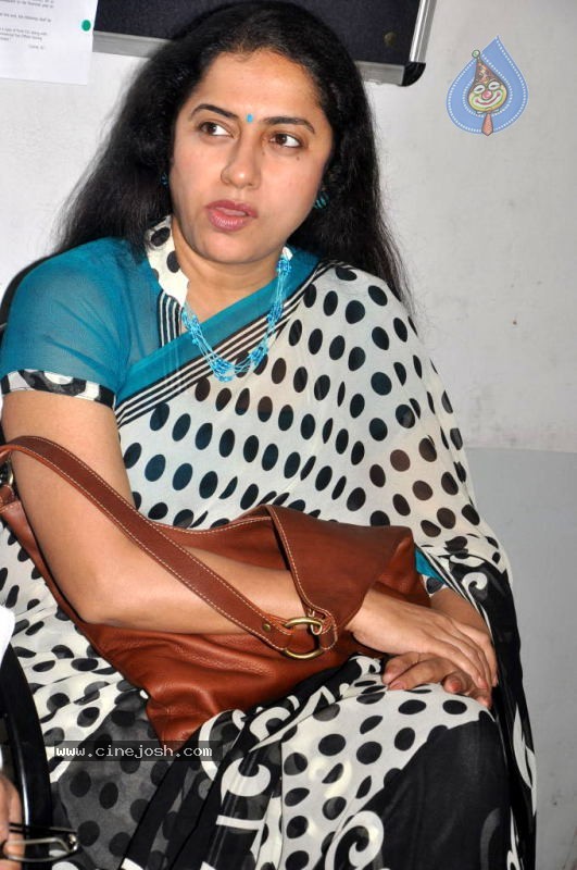 Suhasini Maniratnam Photos - 13 / 29 photos