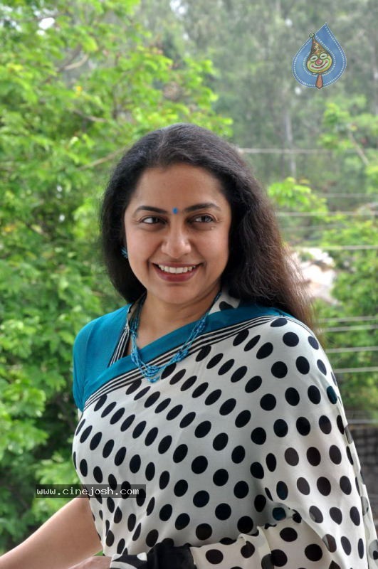 Suhasini Maniratnam Photos - 22 / 29 photos