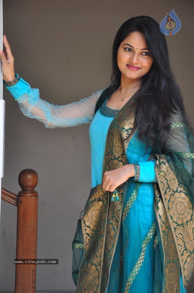 Suhasini New Stills - 5 / 75 photos