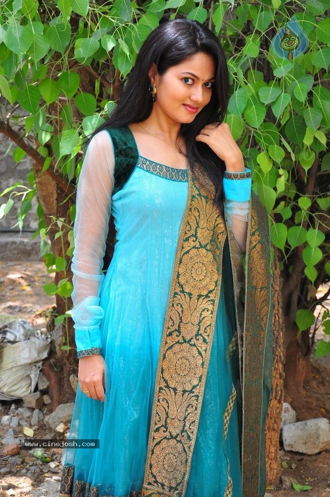 Suhasini New Stills - 6 / 75 photos