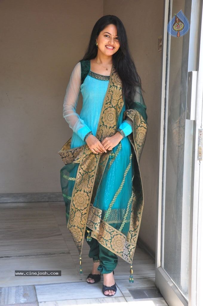 Suhasini New Stills - 14 / 75 photos