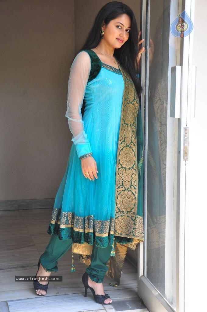 Suhasini New Stills - 27 / 75 photos