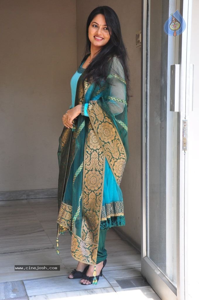 Suhasini New Stills - 28 / 75 photos