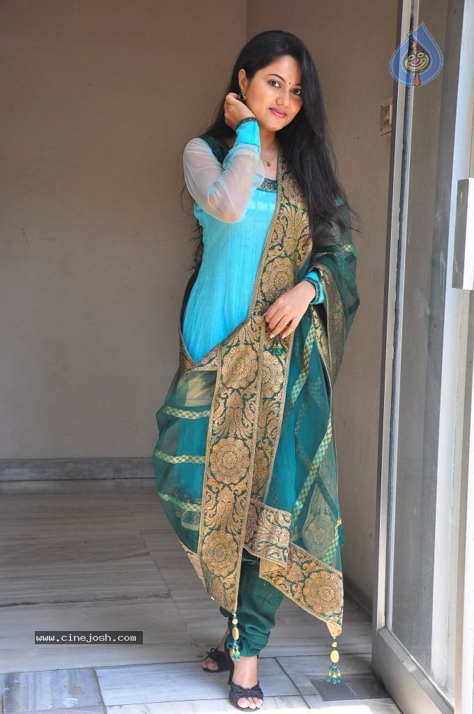 Suhasini New Stills - 33 / 75 photos