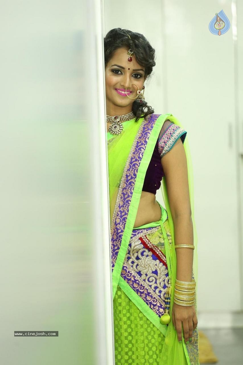 Sujaritha Stills - 14 / 63 photos
