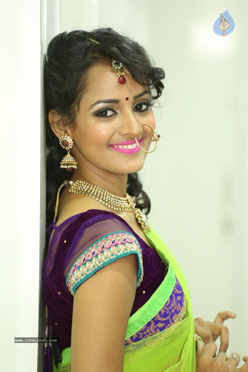 Sujaritha Stills - 42 / 63 photos