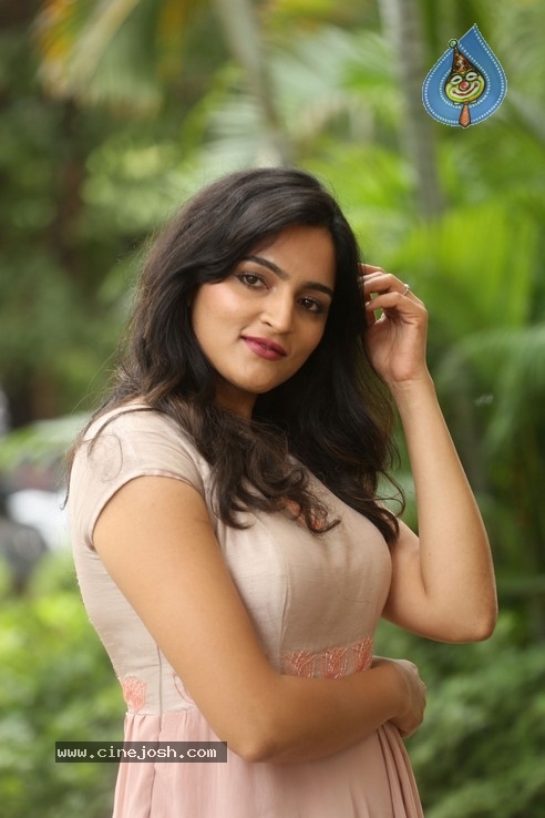 Sukruthi Wagle Stills - 19 / 21 photos