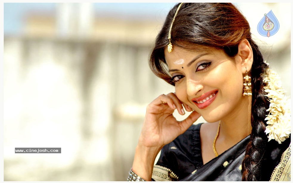 Suma Guha Stills - 2 / 14 photos