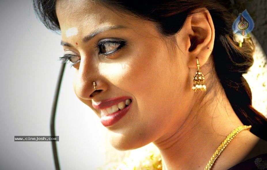 Suma Guha Stills - 5 / 14 photos