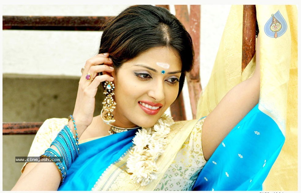 Suma Guha Stills - 7 / 14 photos